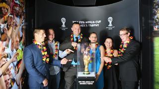 Ehrenrunde in Weimar: Erst der WM-Pokal dann wird geheiratet