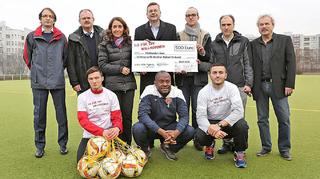 Jenseits der Eckfahnen: Fußball hilft Flüchtlingen