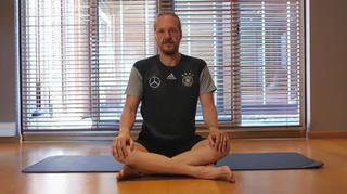 Yoga mit Patrick Broome: Übung für den Rücken