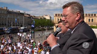 DFB-Präsident Grindel beim Fanwalk in Bordeaux