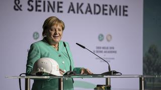 Kanzlerin Merkel: Ein Gebäude, das dem DFB gut ansteht