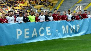 U 21 setzt Zeichen für tollen Fußball und Frieden!