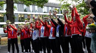 Die U 17-Europameisterinnen am DFB-Campus empfangen