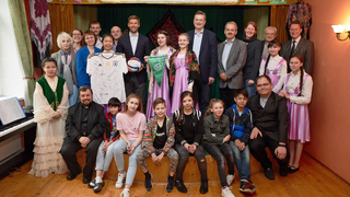 Grindel und Hitzlsperger besuchen Kinderheim in Moskau