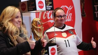 Coca-Cola Trophy Tour im Fan Club-Zelt