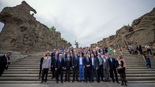 DFB-Delegation besucht Stalingrad-Gedenkstätte