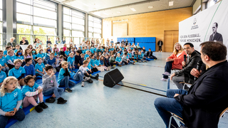 Bülent Ceylan besucht Herberger-Grundschule