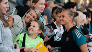 DFB-Frauen begeistern Fans beim öffentlichen Training