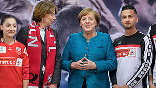 Wunderbare Arbeit: Kanzlerin Merkel lobt Kölner Flüchtlingshilfe