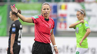 Ines Appelmann pfeift Pokalfinale Sand gegen Wolfsburg