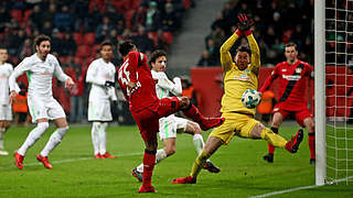 Video: 4:2 nach 0:2 - Bayer besiegt Bremen und ist im Halbfinale