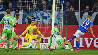 Video: Burgstaller schießt Schalke gegen Wolfsburg ins Halbfinale