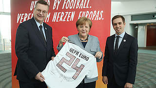Merkel und Co.: Reaktionen auf die EURO-Vergabe nach Deutschland