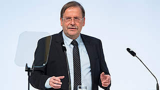 Dr. Rainer Koch erläutert Entscheidung zugunsten von Uerdingen