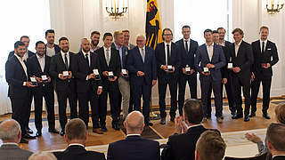 Teamsport Deutschland gratuliert DEB-Olympiakader zum Silbernen Lorbeerblatt