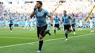 Suarez schießt Uruguay ins Achtelfinale