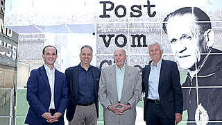Horst Eckel eröffnet Sonderausstellung Post vom Chef