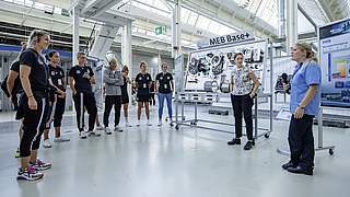 DFB-Frauen im Volkswagen-Werk Kassel