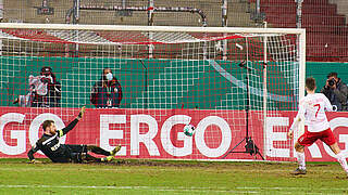 Nach 0:2: Regensburg besiegt Köln im Elfmeterschießen
