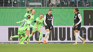 Wolfsburg hängt Verfolger Frankfurt ab