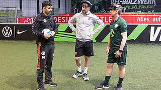Blindenfußball in Wolfsburg: Celebi trainiert mit Präger und Pfohl