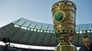 DFB-Pokal auf dem Weg nach Berlin