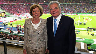 Bundespräsident Gauck beim DFB-Pokalfinale der Frauen in Köln
