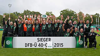 10. DFB-Ü 40-Cup: Milkoreit überreicht Pokal