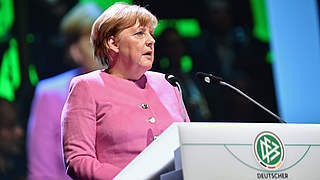 Kanzlerin Merkel: Die Klinsmann-Laudatio