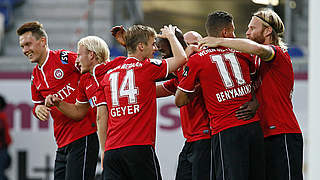 4:1 gegen Stuttgart II: Wehen Wiesbaden klettert auf Platz eins