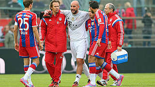 Bayern-Torhüter Reina verletzt sich bei Test gegen Fanauswahl