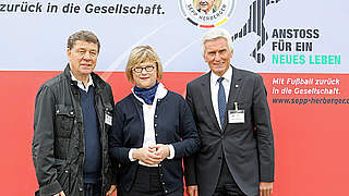 JVA Wuppertal-Ronsdorf sichert sich den Sepp-Herberger-Pokal