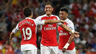 Özil trifft für Arsenal - Schweinsteigers gutes Debüt für Manchester