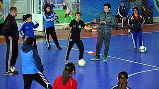 Monika Staab leistet Frauenfußball-Pionierarbeit in Usbekistan