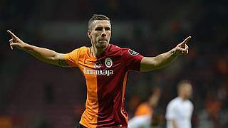 Krimi in Istanbul: Podolski trifft, Galatasaray siegt gegen sieben Mann