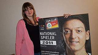Fan-Nähe: Mesut Özil zieht bei Christina Hornfeckt ein