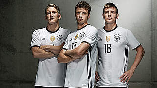 Jetzt im DFB-Fanshop: Heimtrikot und passendes Aufwärmshirt
