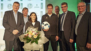 DFB-Präsident Grindel ehrt die Schiedsrichter des Jahres